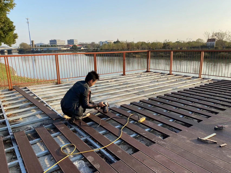 塑木地板安装，钢架结构