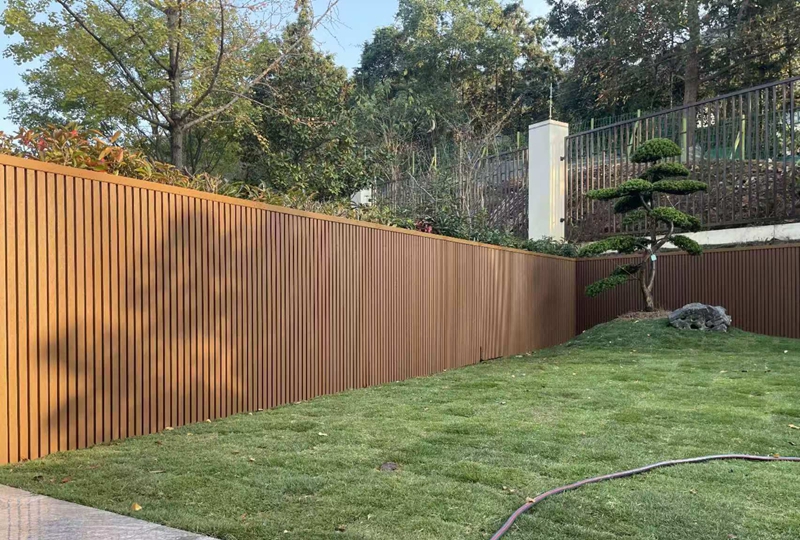 专业塑木长城板生产，防水防潮，打造高品质园林景观！