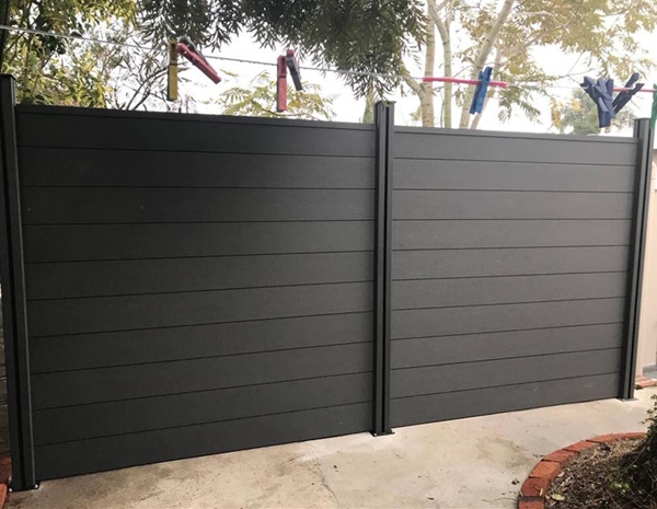 精选塑木围栏生产商，抗老化承重力强，售后保障完善！